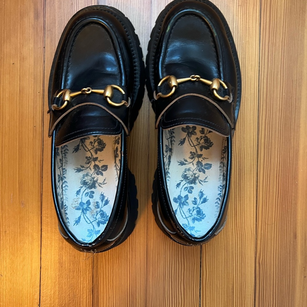 Gucci Black Leather Lug Sole Loafers - Picture 2 of 16